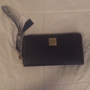 Dooney & Burke,inc. zip around wristlet in black
